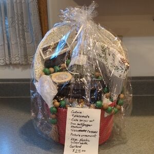 Elegant Gift Basket with Assorted Kitchen Items